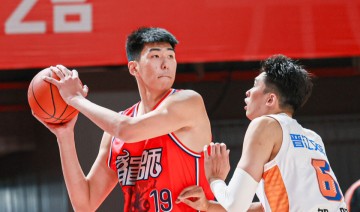 安博体育官方网站-全明星中锋水准！9投狂砍17分10板4帽，郭士强真该带他进国家队